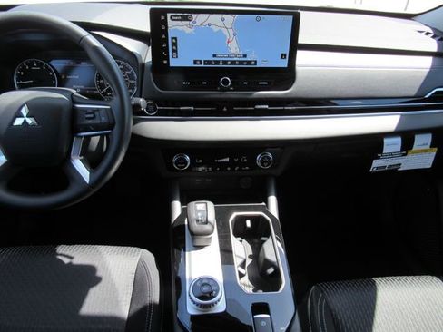 New 2026 Mitsubishi Outlander ES FWD image 18