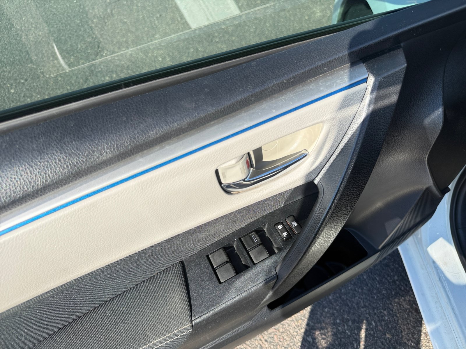 Used 2016 Toyota Corolla L FWD image 13