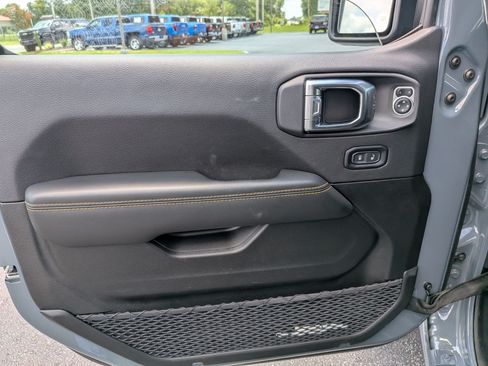 Used 2025 Jeep Wrangler Unlimited Sahara w/ Safety Group AWD/4WD image 10