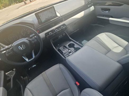Certified 2024 Honda Pilot Touring image 23