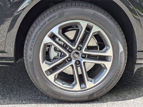 Used 2025 Audi Q5 Premium image 9