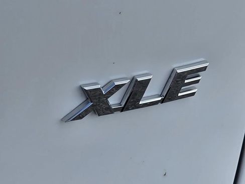 Used 2020 Toyota RAV4 XLE w/ Convenience Package FWD image 28