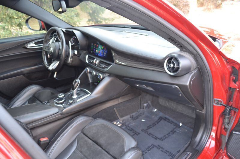 Used 2018 Alfa Romeo Giulia Quadrifoglio RWD image 26