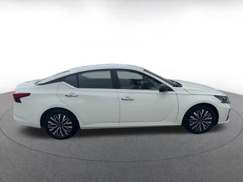 Used 2025 Nissan Altima 2.5 SV FWD image 16