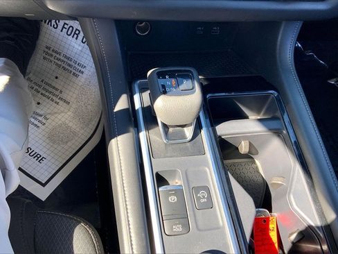 Used 2025 Nissan Pathfinder SV image 18