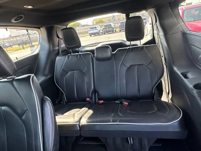 Used 2025 Chrysler Pacifica Limited FWD image 25