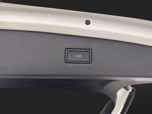 Used 2023 Volkswagen Tiguan SE R-Line image 16