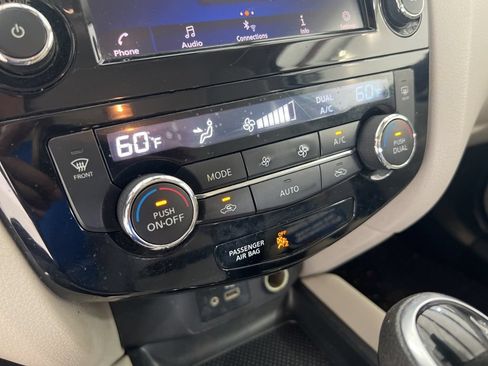 Used 2019 Nissan Rogue Sport SV FWD image 17