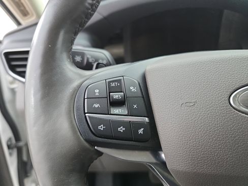 Used 2020 Ford Explorer Platinum w/ Premium Technology Package image 18