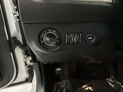 Used 2017 Chrysler 300 S image 22