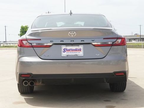 Used 2025 Toyota Camry SE image 8
