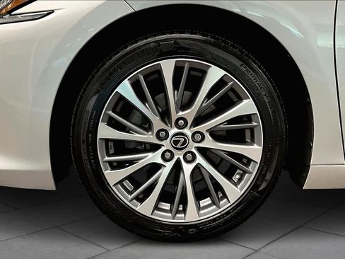 Used 2021 Lexus ES 300h w/ Premium Package image 10