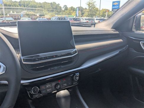 Used 2024 Jeep Compass Trailhawk image 23