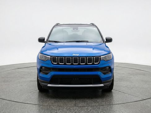 Used 2025 Jeep Compass Limited AWD/4WD image 2