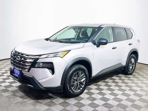 Used 2024 Nissan Rogue S FWD image 3