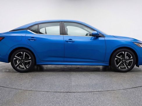 Used 2025 Nissan Sentra SV image 11