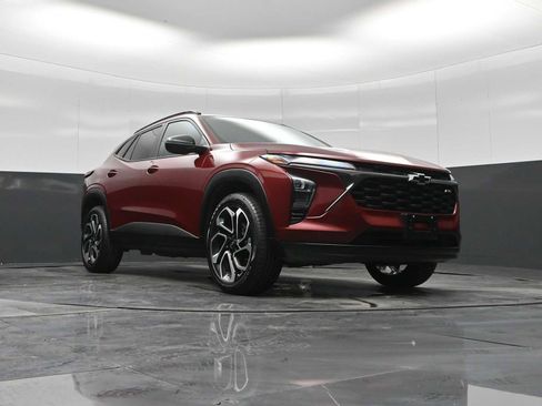 Used 2025 Chevrolet Trax RS w/ Sunroof Package image 18