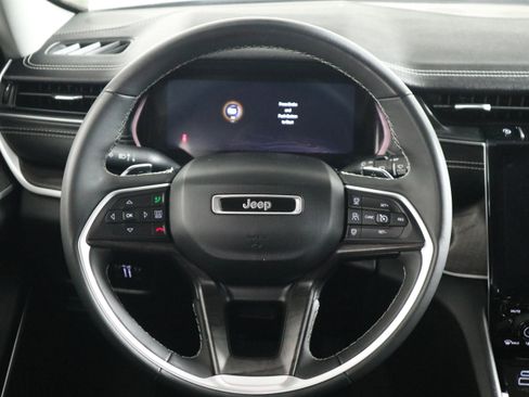 Used 2023 Jeep Grand Cherokee Limited w/ Black Appearance Package AWD/4WD image 16