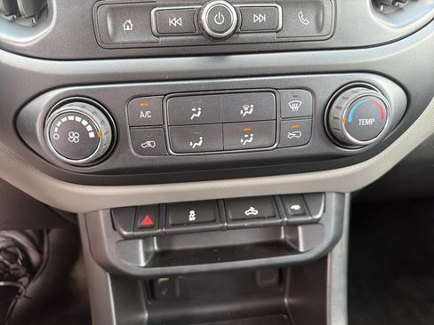 Used 2018 Chevrolet Colorado W/T w/ WT Convenience Package RWD image 31