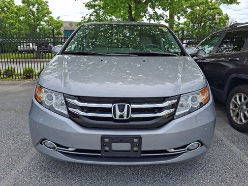 Used 2017 Honda Odyssey Touring image 2