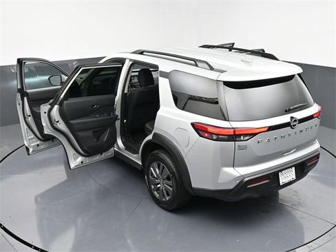 Used 2025 Nissan Pathfinder SV image 44