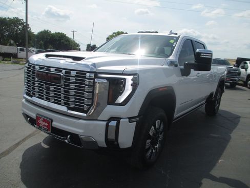 Used 2024 GMC Sierra 2500 Denali w/ Denali Reserve Package AWD/4WD image 13