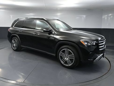 Used 2026 Mercedes-Benz GLS 450 4MATIC image 1