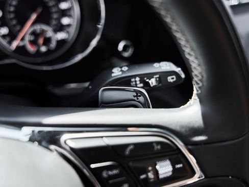 Used 2017 Bentley Bentayga AWD/4WD image 57