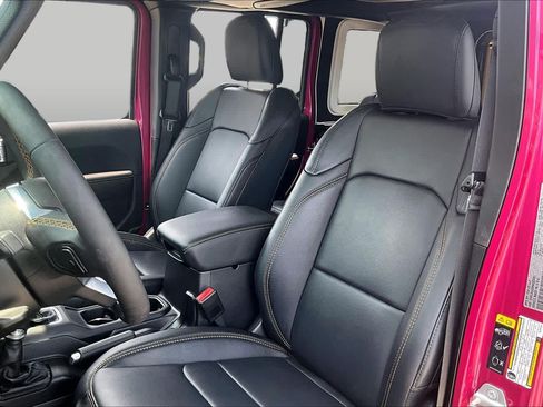 Used 2024 Jeep Wrangler Unlimited Sahara w/ Technology Group AWD/4WD image 7