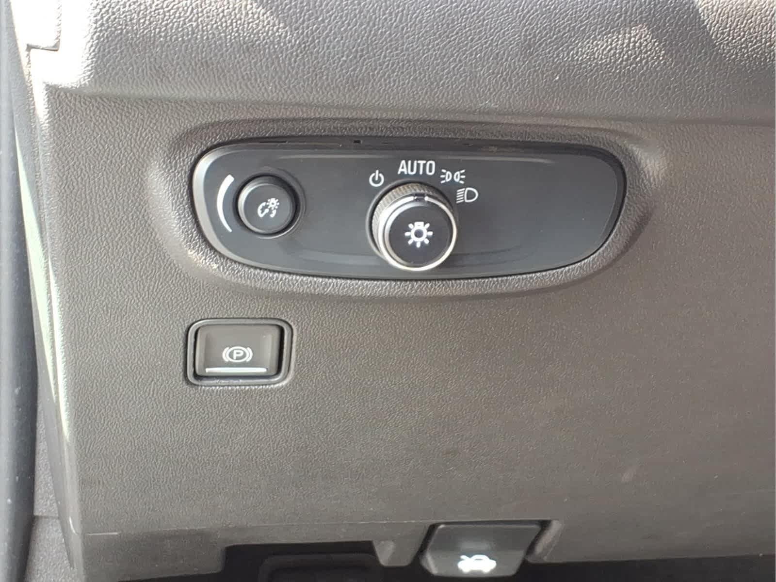Used 2024 GMC Terrain SLE AWD/4WD image 13