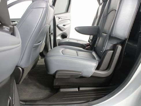 Used 2020 Buick Enclave Essence image 17