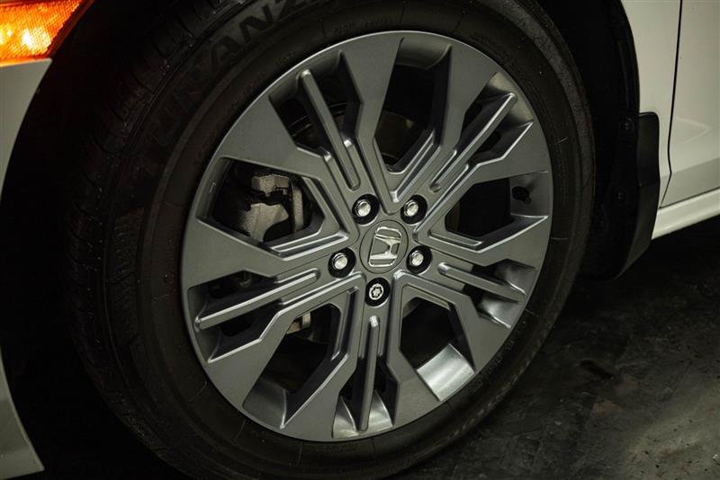 Used 2025 Honda Odyssey Touring image 3