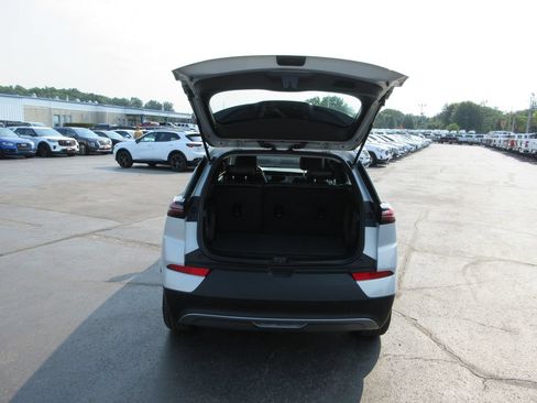 Certified 2023 Chevrolet Bolt EUV LT w/ Convenience Package FWD image 8