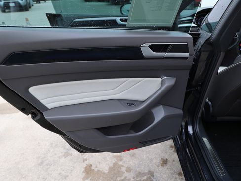 Used 2023 Volkswagen Arteon SEL w/ Arteon MDO Package image 36