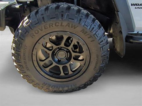 Used 2017 Jeep Wrangler Unlimited Rubicon w/ Connectivity Group image 22