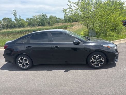 Used 2021 Kia Forte LXS FWD image 2