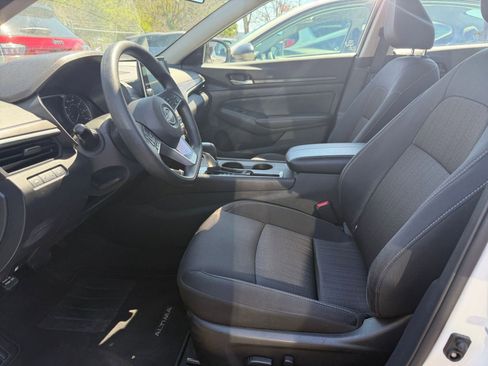 Used 2025 Nissan Altima 2.5 SV image 25