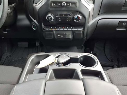 Used 2024 Chevrolet Silverado 1500 Custom image 11