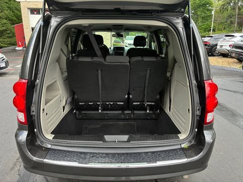 Used 2019 Dodge Grand Caravan SE FWD image 11