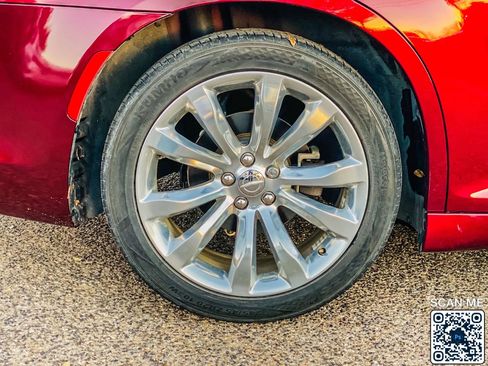 Used 2018 Chrysler 300 Touring L image 11