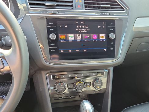 Used 2020 Volkswagen Tiguan SE FWD image 13