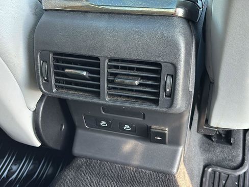 Used 2025 Land Rover Range Rover Velar Dynamic SE image 23