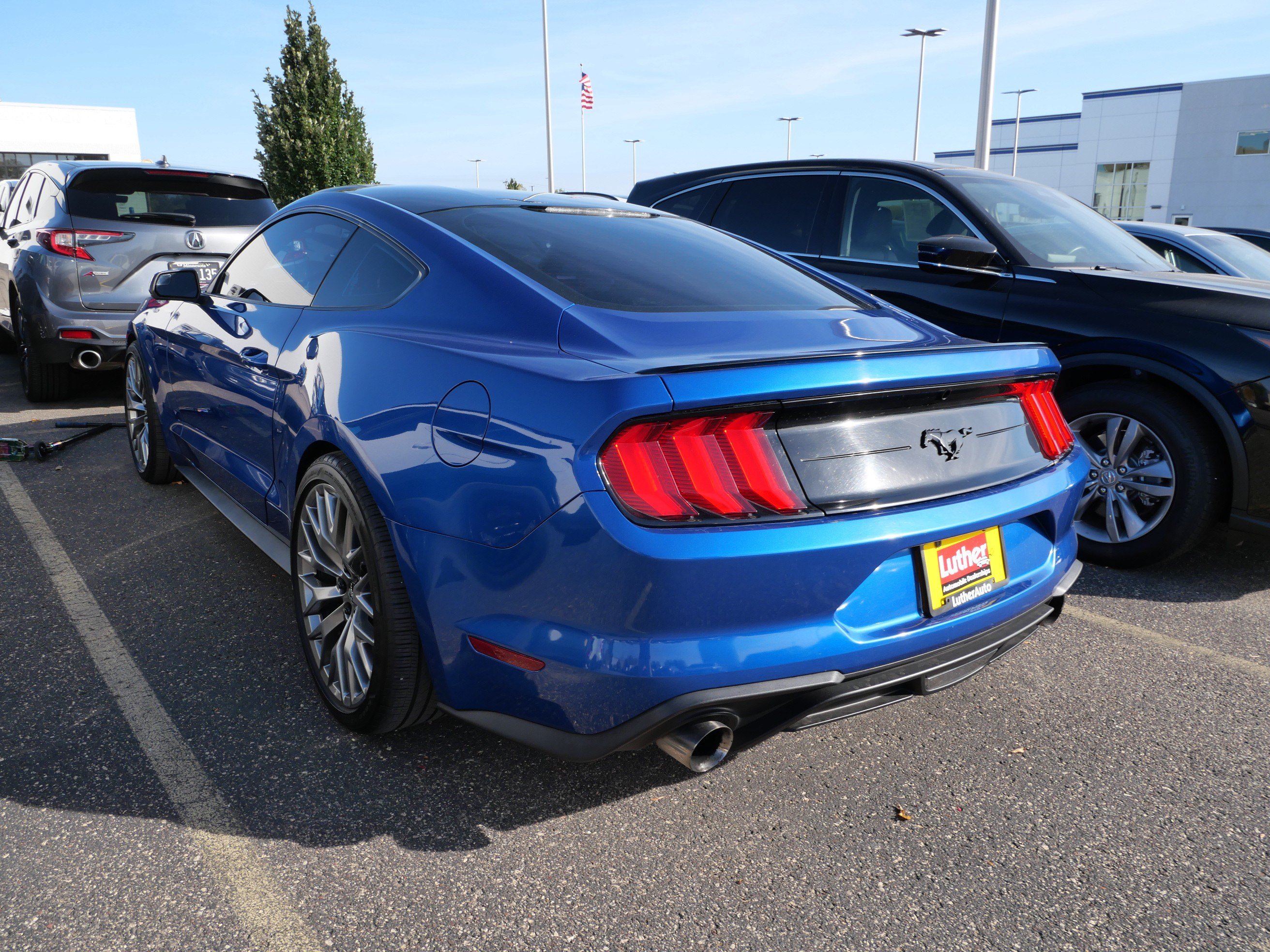 Used 2018 Ford Mustang Coupe w/ Black Accent Package RWD image 5