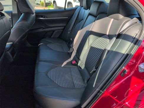 Used 2024 Toyota Camry SE image 29