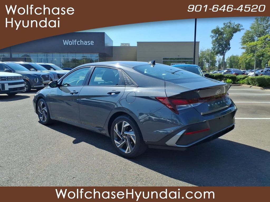 Certified 2025 Hyundai Elantra Sport FWD image 3