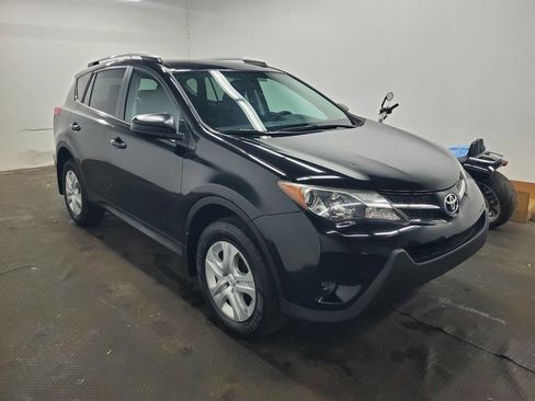 Used 2015 Toyota RAV4 LE AWD/4WD image 3