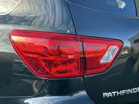 Used 2019 Nissan Pathfinder Platinum image 9
