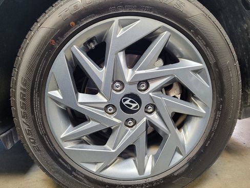 Used 2024 Hyundai Elantra SEL FWD image 31