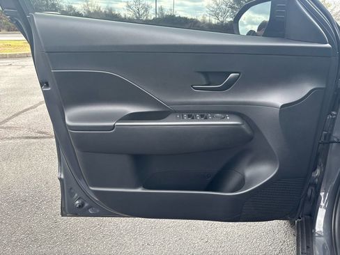 Used 2024 Hyundai Kona SE image 12