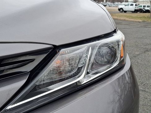 Used 2020 Toyota Camry LE FWD image 13